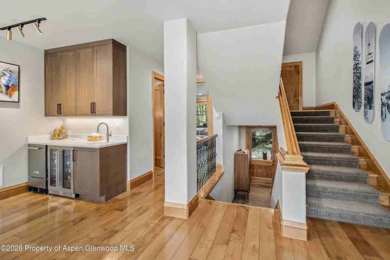 916 Burnt Mountain Dr - Photo 4 of 36