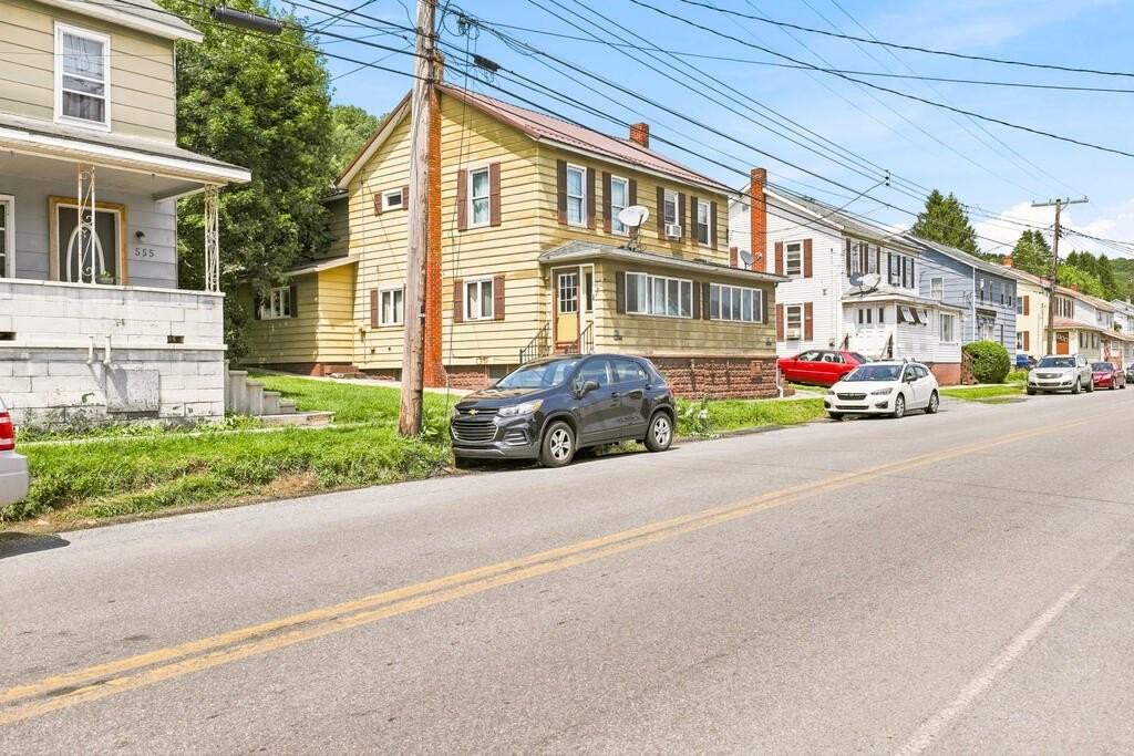 557 Railroad St - Photo 3 of 29
