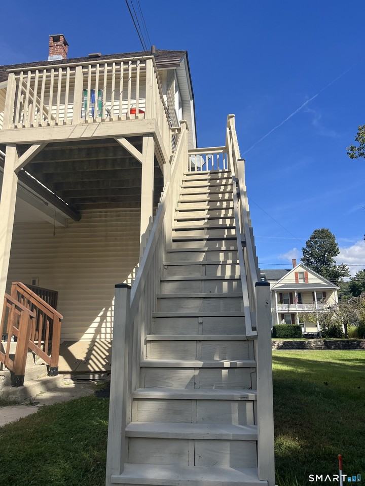 288 Oak Ave #2ndFL - Photo 3 of 3