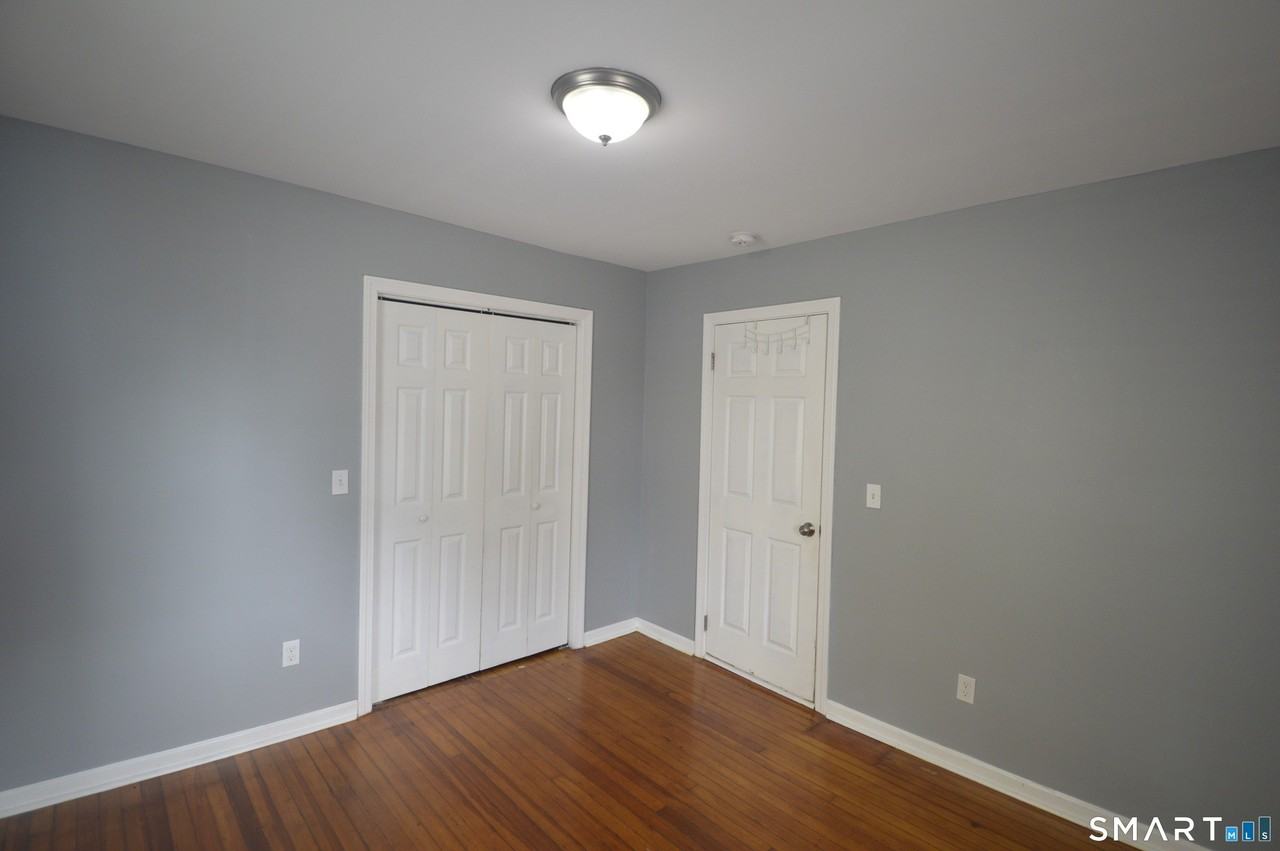 807 Brewster St - Photo 7 of 11