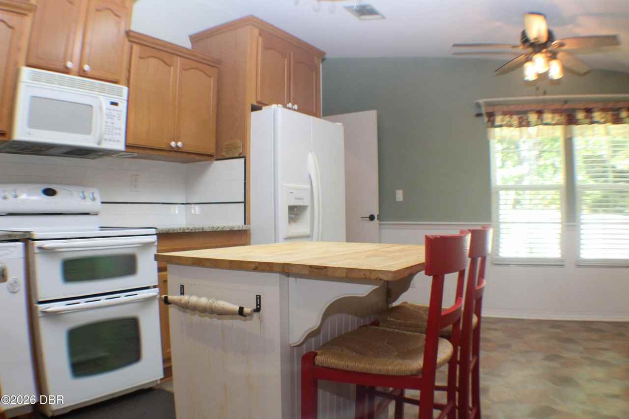 1142 Coquina Blf - Photo 6 of 16