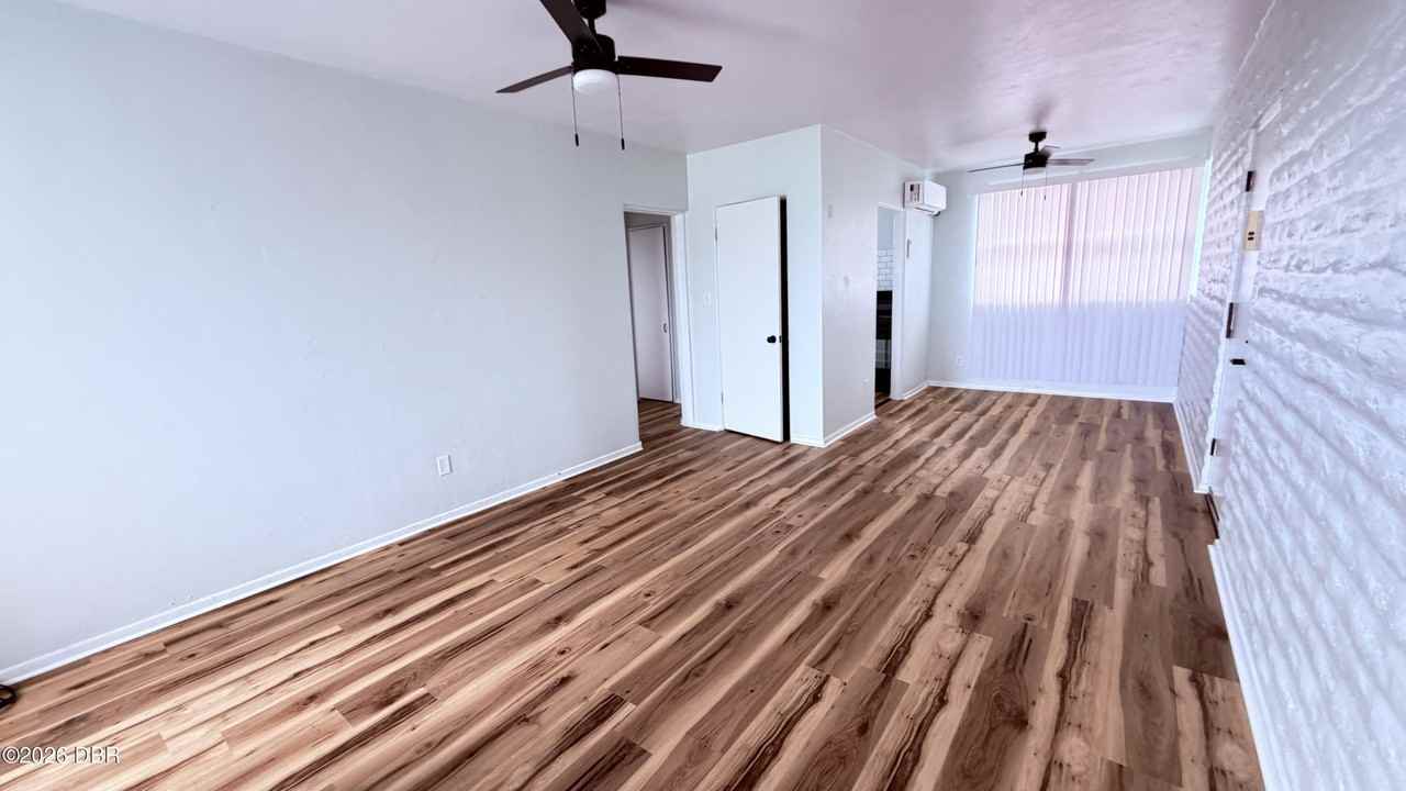 637 N Oleander Ave #11 - Photo 4 of 13