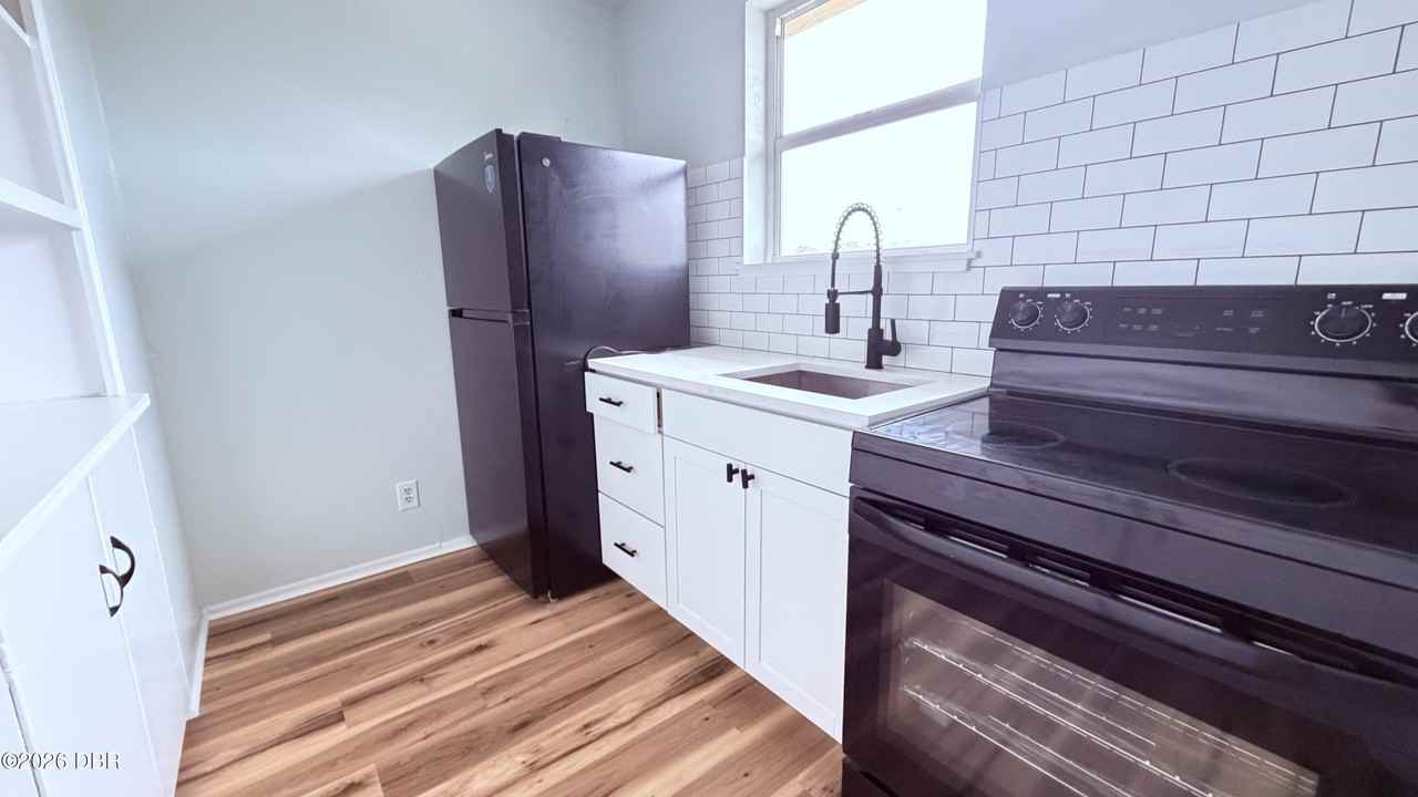 637 N Oleander Ave #11 - Photo 6 of 13