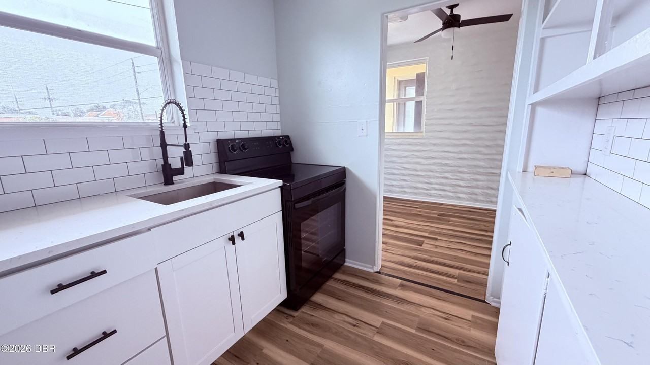637 N Oleander Ave #11 - Photo 7 of 13
