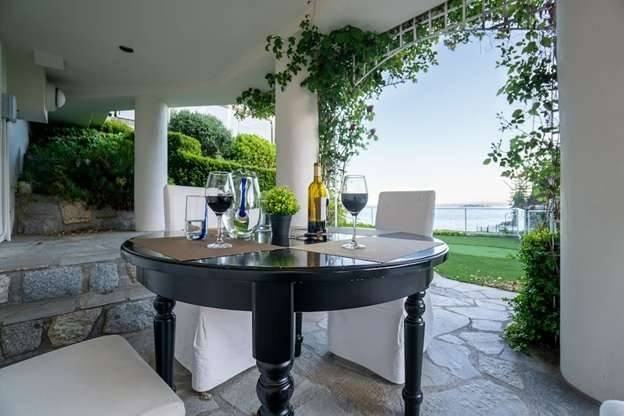 5360 Seaside Place - Photo 7 of 18