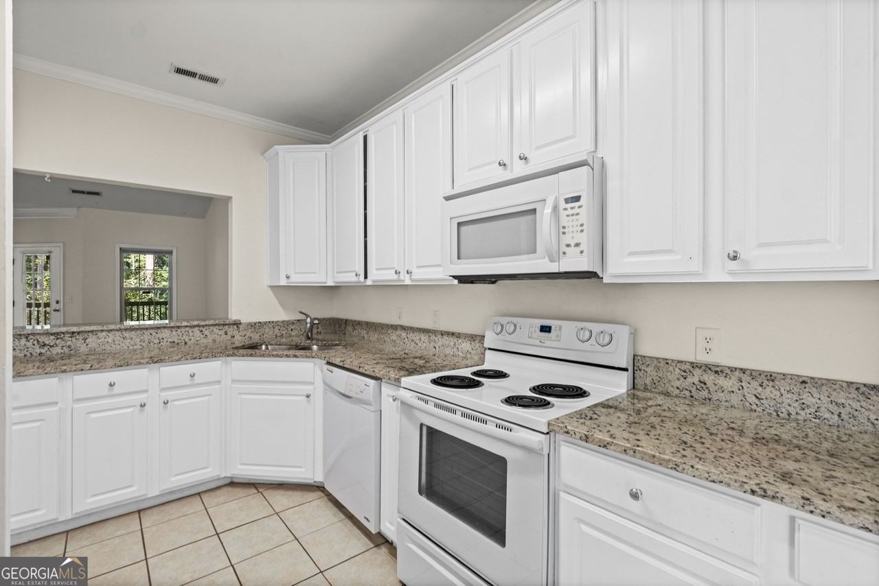 8806 Fairview Bluff Road - Photo 4 of 25