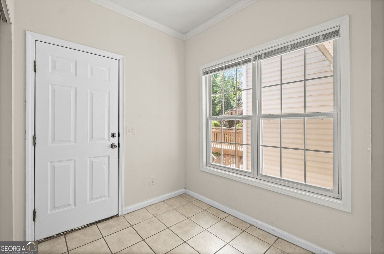 8806 Fairview Bluff Road - Photo 7 of 25