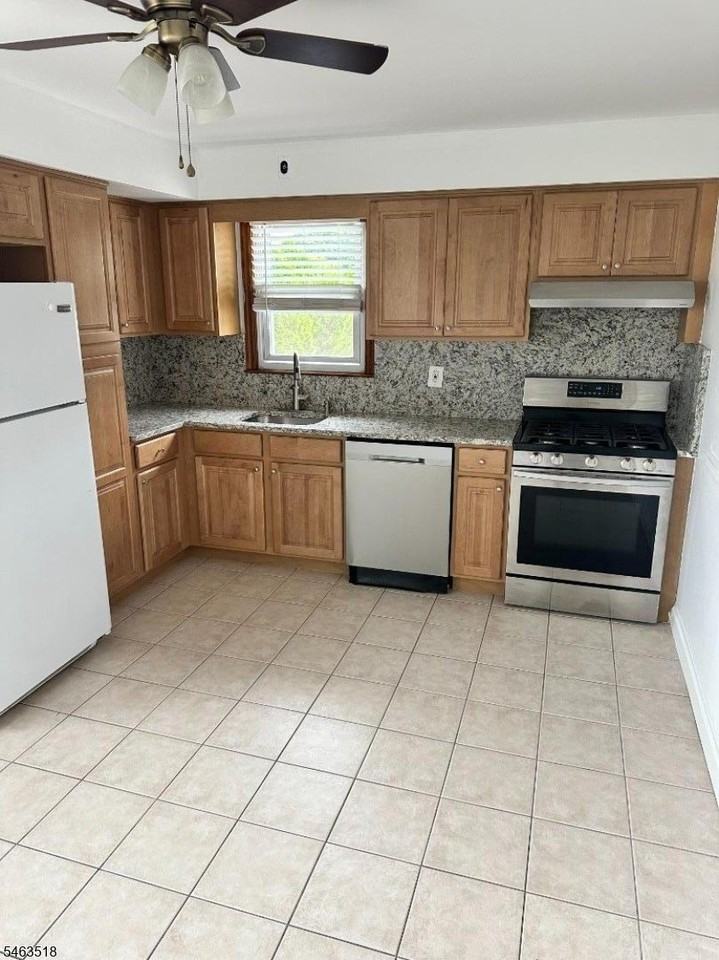739 Lake Ave - Photo 2 of 18