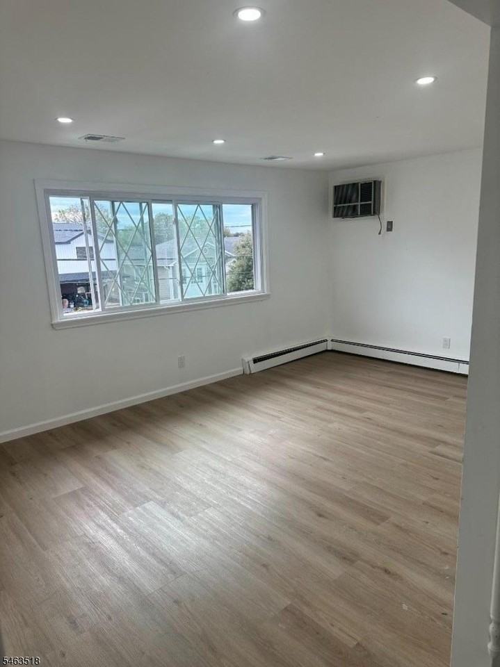 739 Lake Ave - Photo 5 of 18
