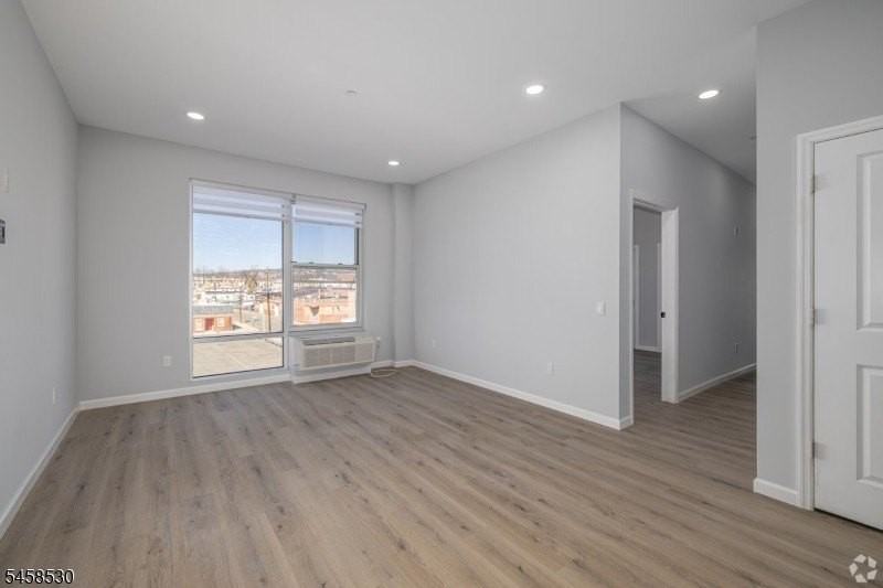 208 W 7th St #2D - Photo 4 of 17