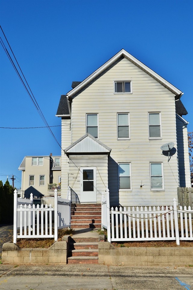 127 W 3rd St #2