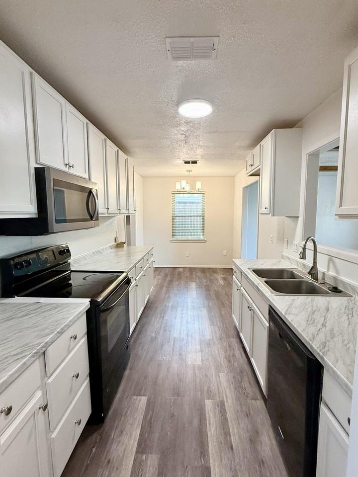 6126 38th St - Photo 5 of 28