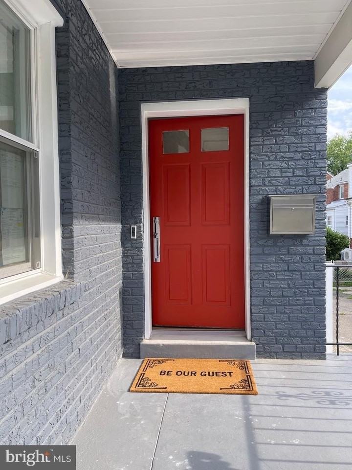 1311 Allison St Ne - Photo 2 of 28