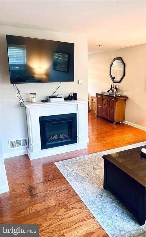 619 Genessee St - Photo 3 of 18