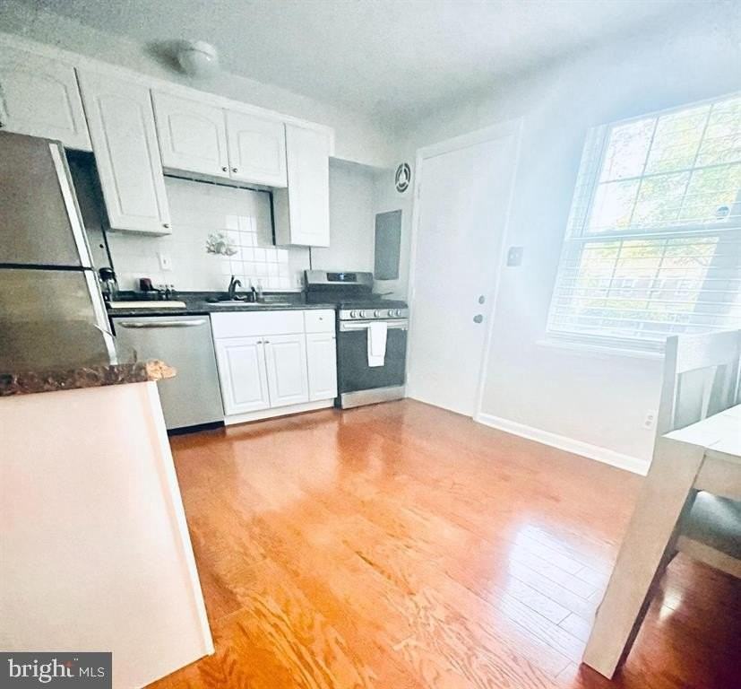 619 Genessee St - Photo 4 of 18