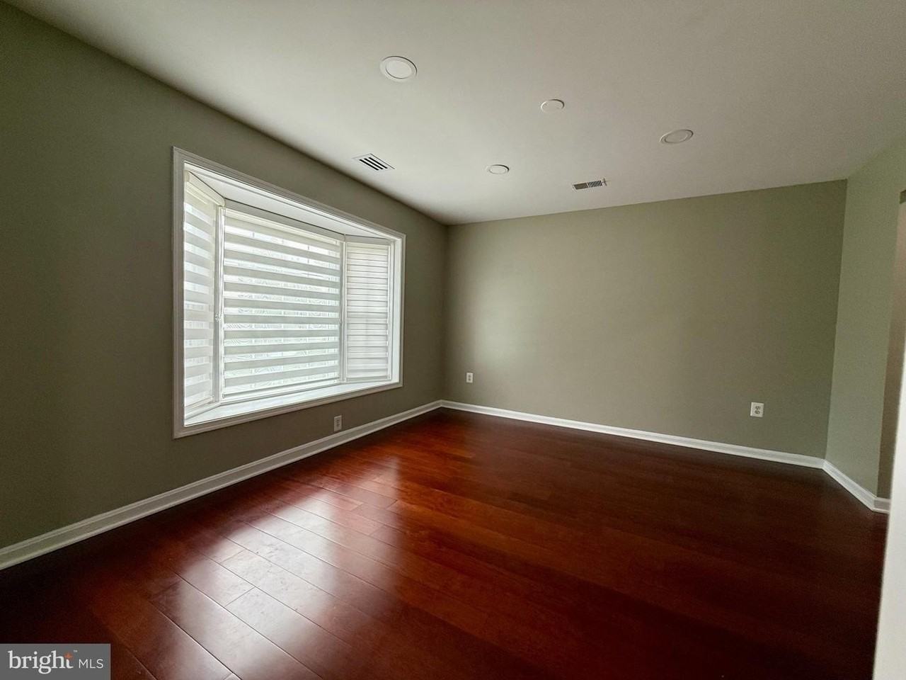 7962 Revenna Ln - Photo 5 of 42