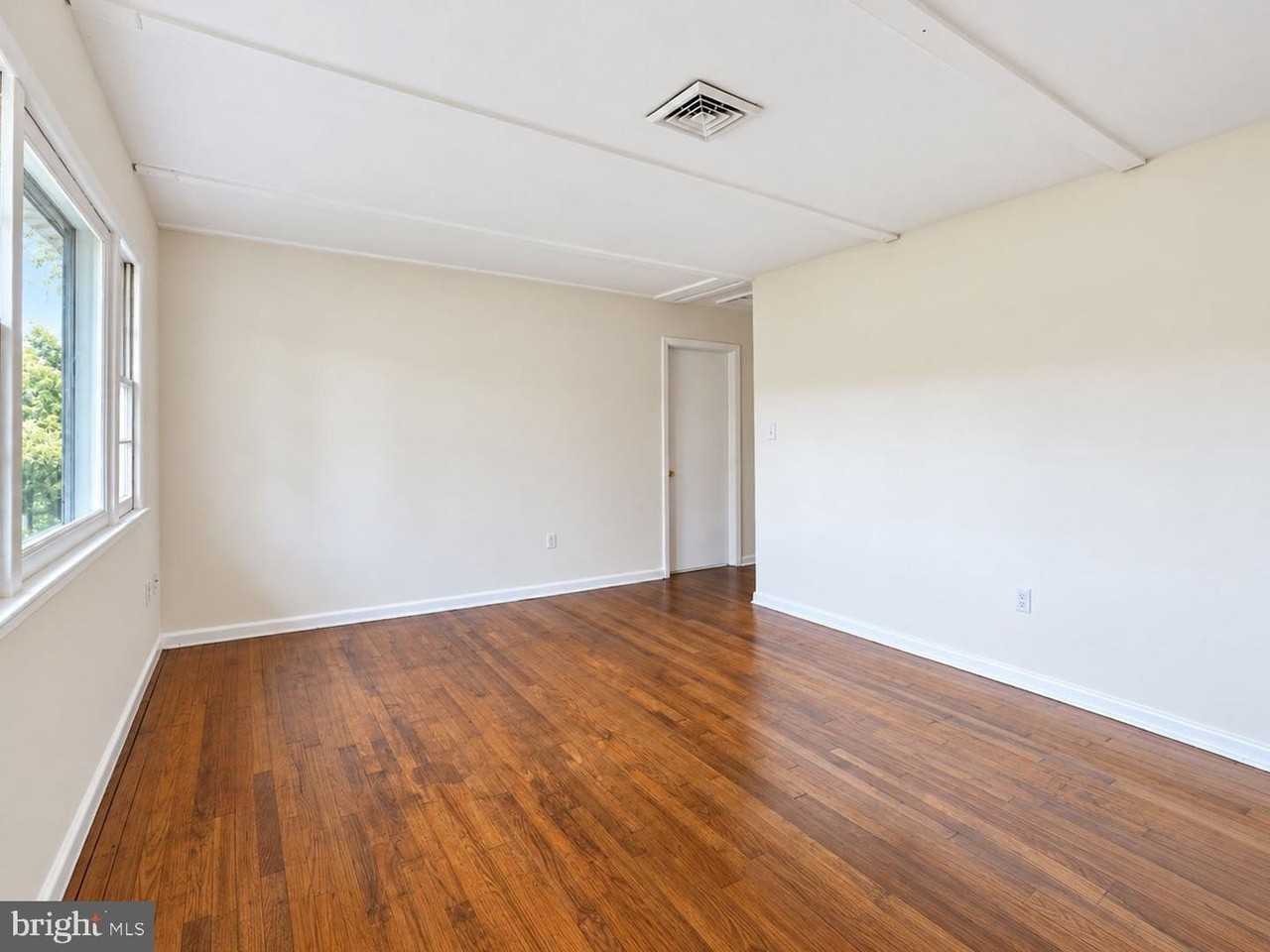 8614 Linton Hall Rd - Photo 4 of 31