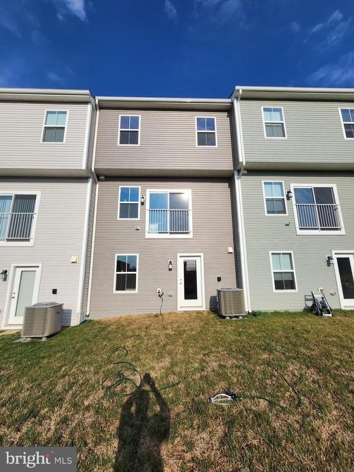 114 Milburn Dr - Photo 2 of 19