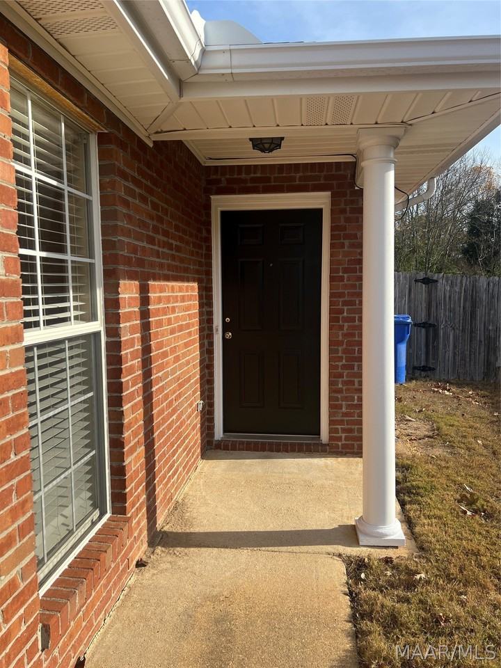 801 Cottage Ln - Photo 4 of 44