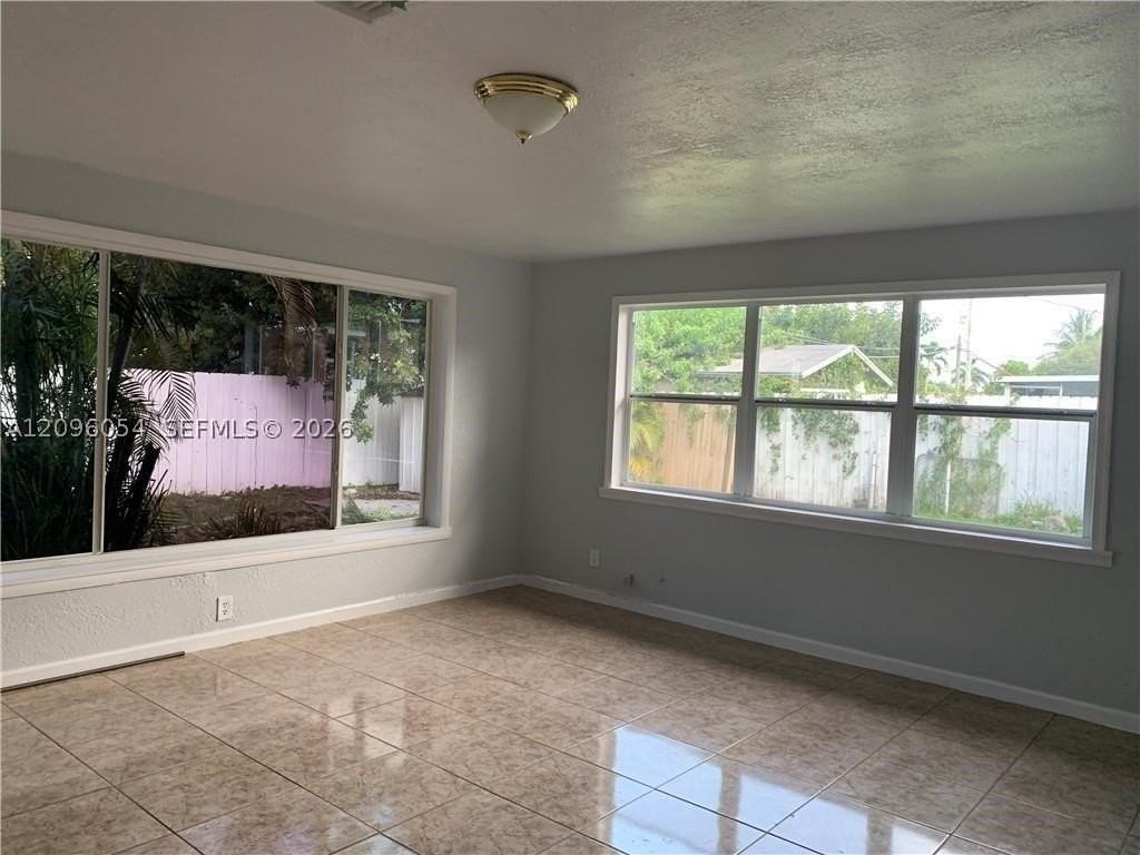 4812 Sw 45th Ave - Photo 4 of 23