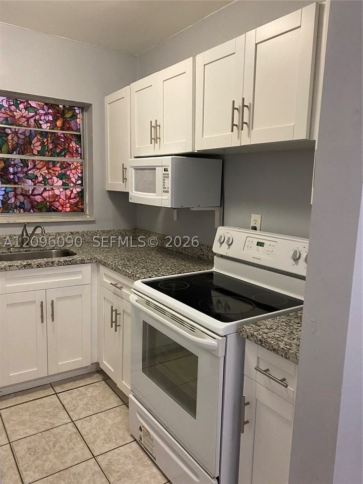 140 Royal Palm Rd #207