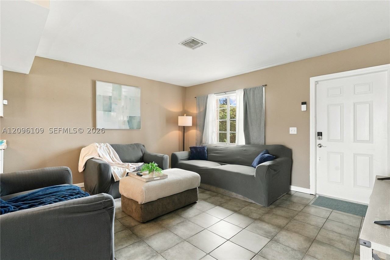 3017 Sw Santa Barbara Pl #3017 - Photo 2 of 17