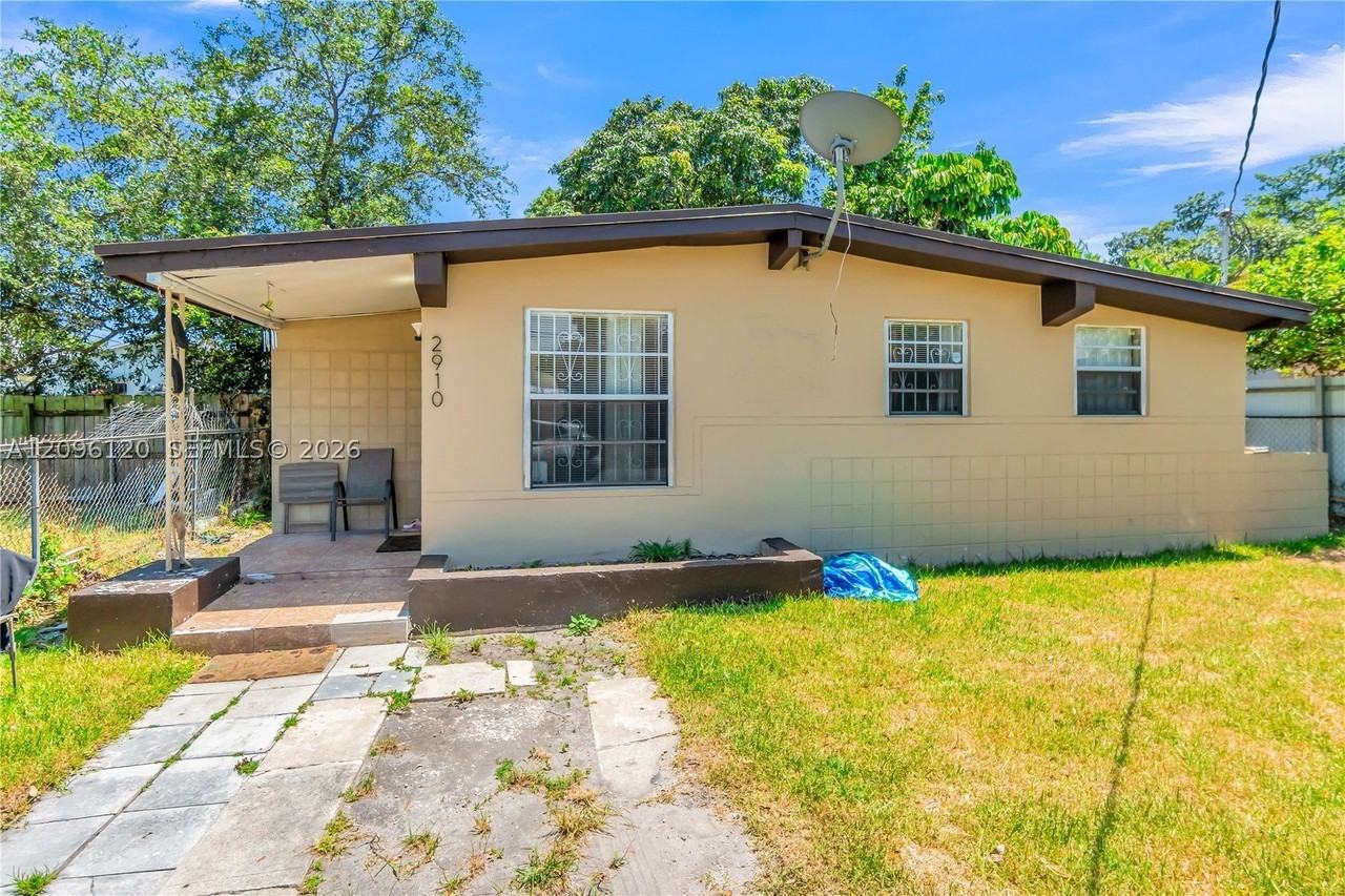 2910 Nw 47th St - Photo 3 of 21