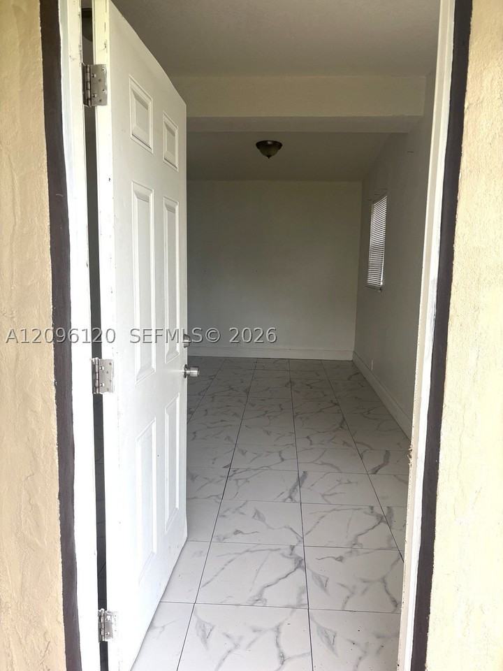 2910 Nw 47th St - Photo 5 of 21