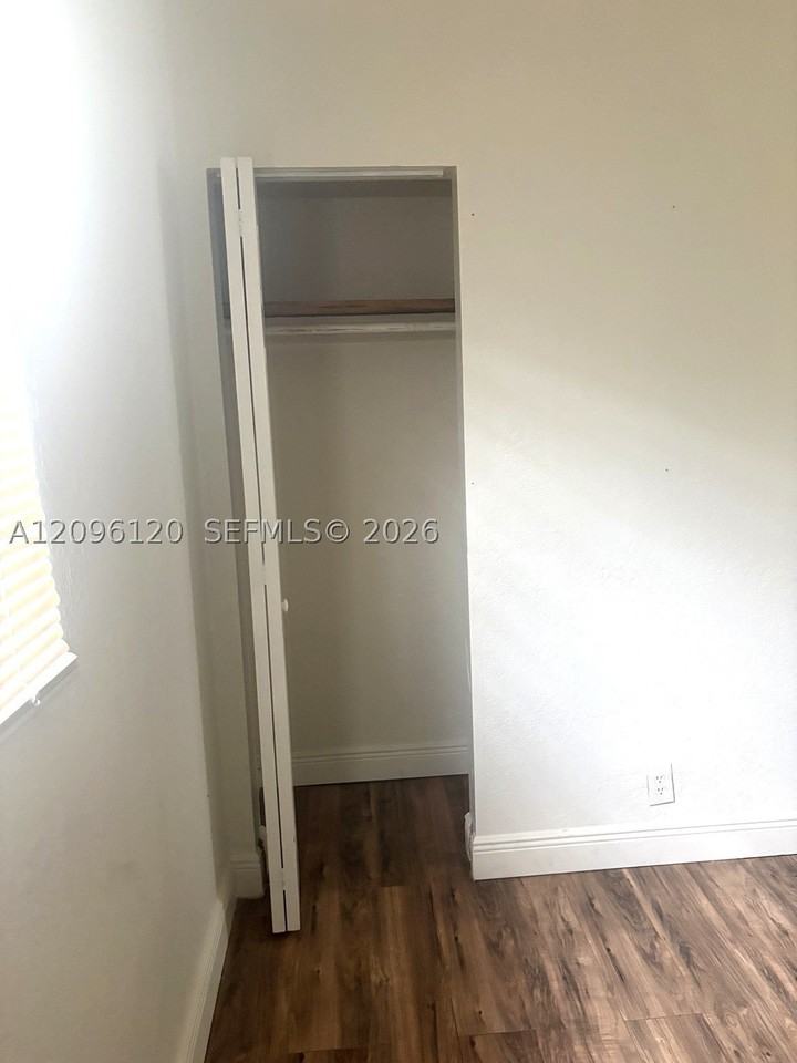 2910 Nw 47th St - Photo 7 of 21