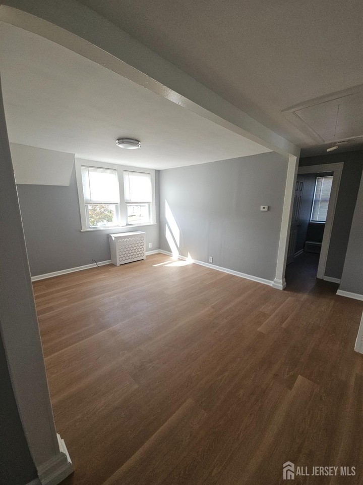 582 Mereline Ave - Photo 2 of 12