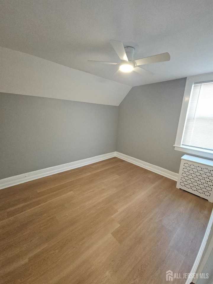 582 Mereline Ave - Photo 3 of 12