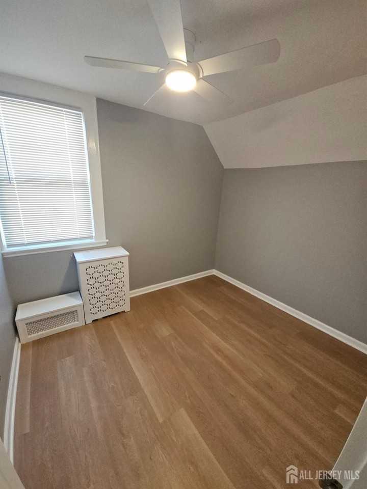 582 Mereline Ave - Photo 4 of 12