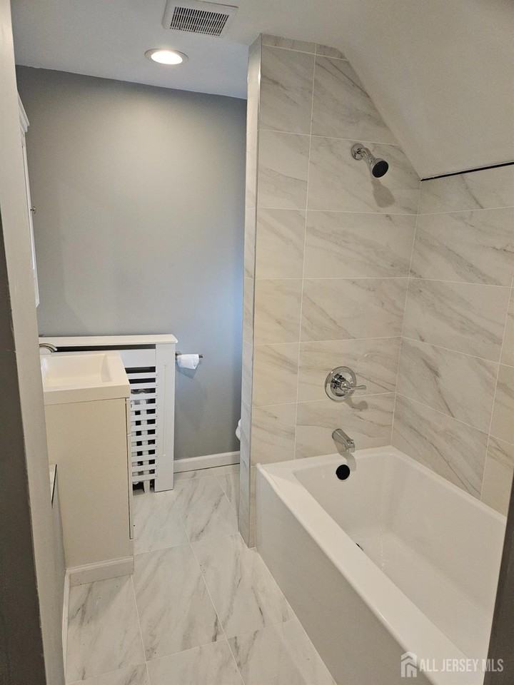 582 Mereline Ave - Photo 5 of 12
