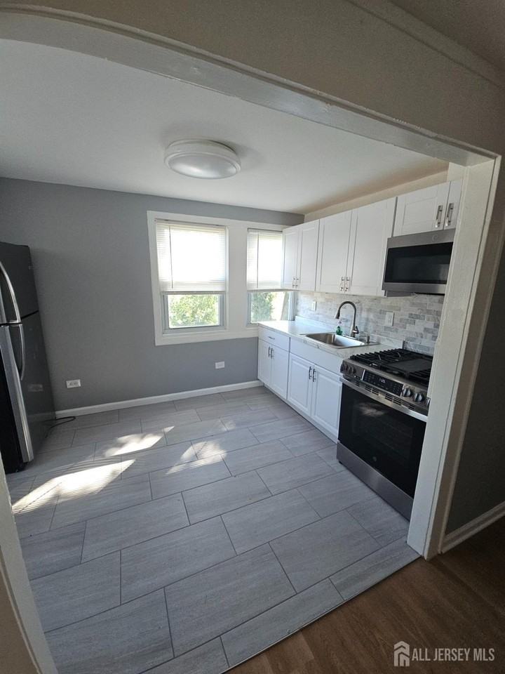 582 Mereline Ave - Photo 6 of 12