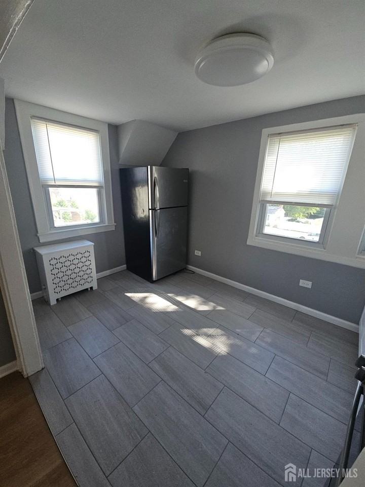 582 Mereline Ave - Photo 7 of 12