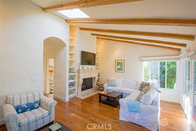 408 6th St - Photo 3 of 8