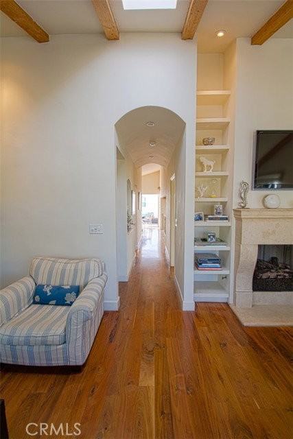 408 6th St - Photo 4 of 8