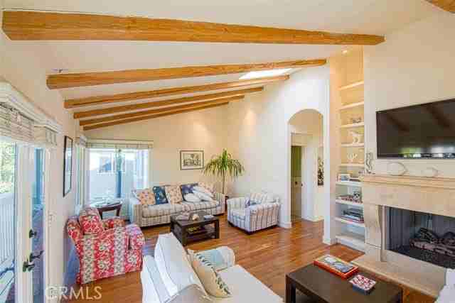 408 6th St - Photo 5 of 8