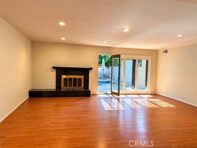 23421 Aetna St - Photo 2 of 7