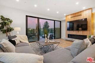 5221 Campo Rd - Photo 5 of 8