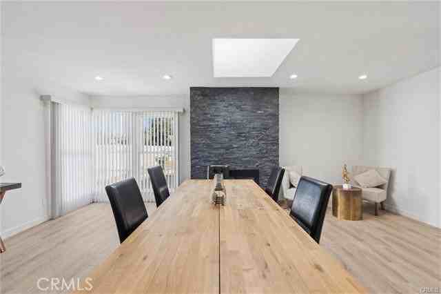 13739 Wyandotte St - Photo 7 of 8