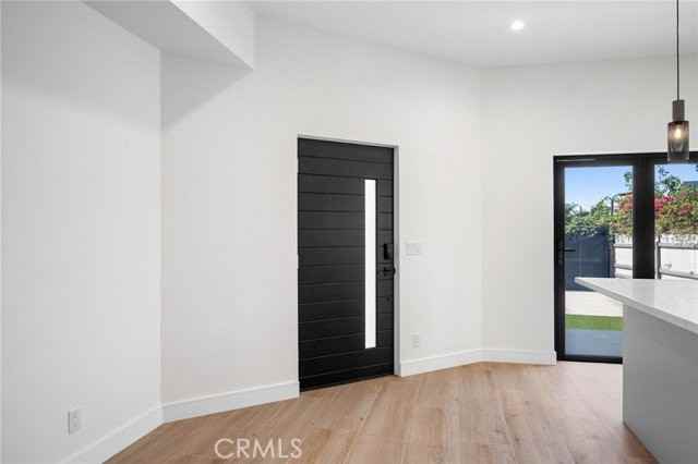 9601 Clybourn Ave - Photo 4 of 8