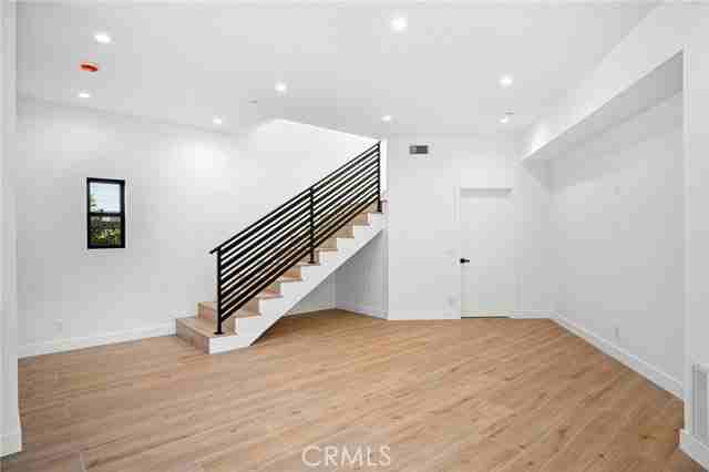 9601 Clybourn Ave - Photo 5 of 8