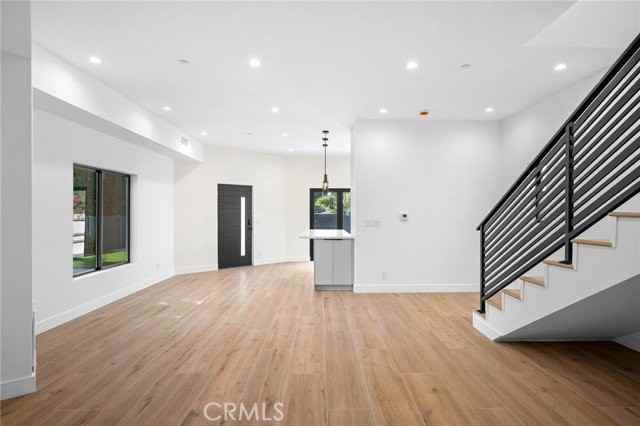 9601 Clybourn Ave - Photo 6 of 8