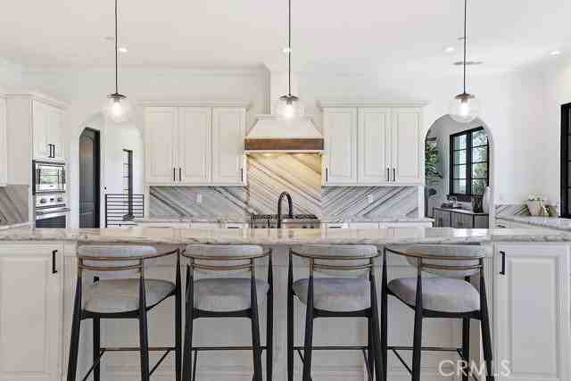 921 Monarch Dr - Photo 3 of 6