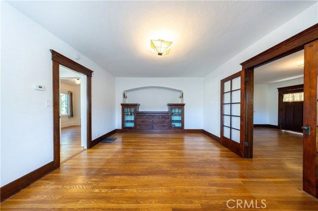 135 N San Marino Ave - Photo 3 of 8