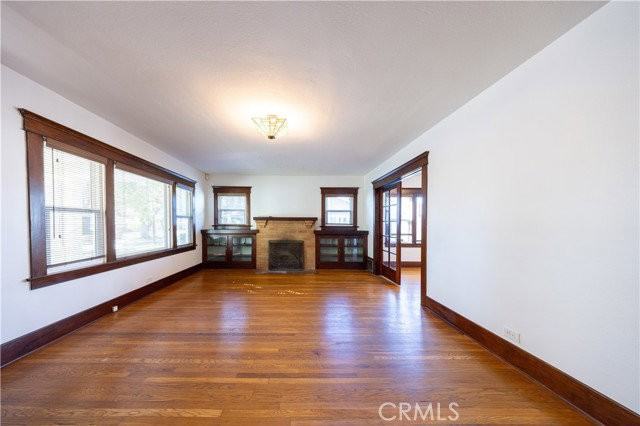 135 N San Marino Ave - Photo 5 of 8