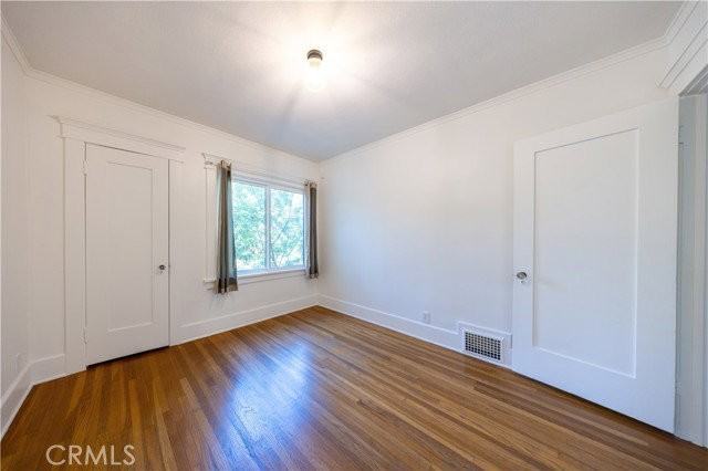 135 N San Marino Ave - Photo 7 of 8