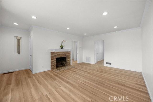 109 W Woodruff Ave - Photo 4 of 8