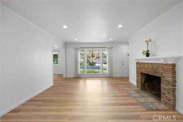 109 W Woodruff Ave - Photo 6 of 8